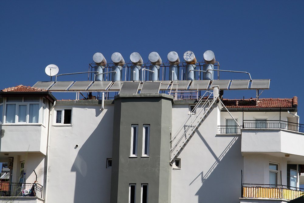 Why are there panels with barrels on the roofs of all houses in Turkey?