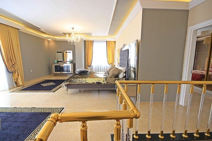 A luxurious private penthouse in the popular area of Mahmutlar