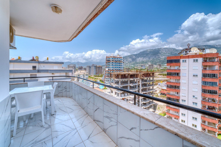 Spacious apartment with three bedrooms and new furniture in Mahmutlar