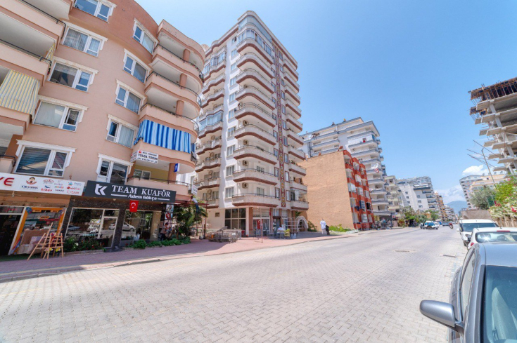 Spacious apartment with three bedrooms and new furniture in Mahmutlar