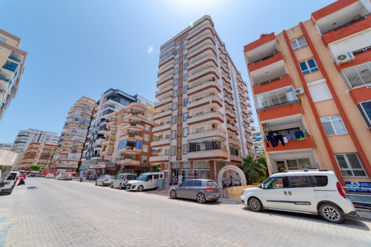 Spacious apartment with three bedrooms and new furniture in Mahmutlar