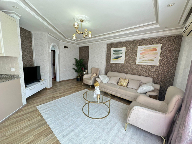 Beautiful apartment with access to the garden in Tosmur