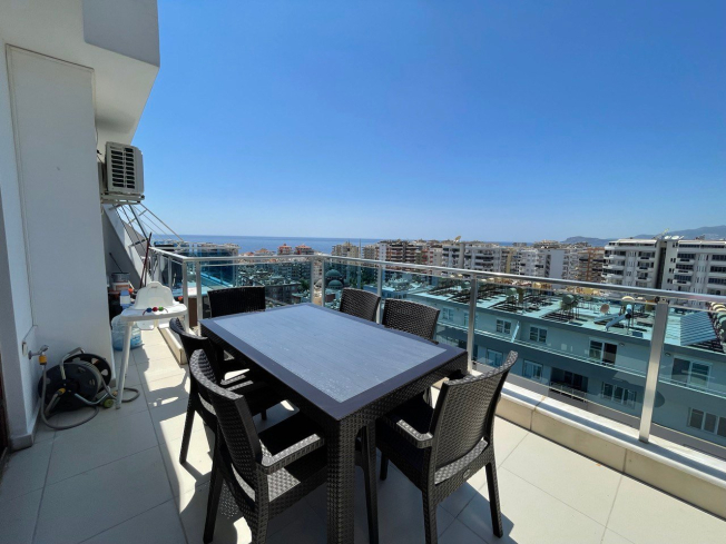 Sale of a 4+1 penthouse with a beautiful interior and magnificent views in Mahmutlar