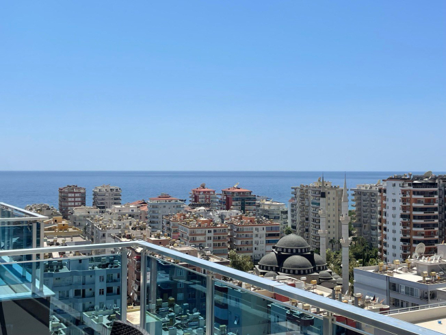 Sale of a 4+1 penthouse with a beautiful interior and magnificent views in Mahmutlar