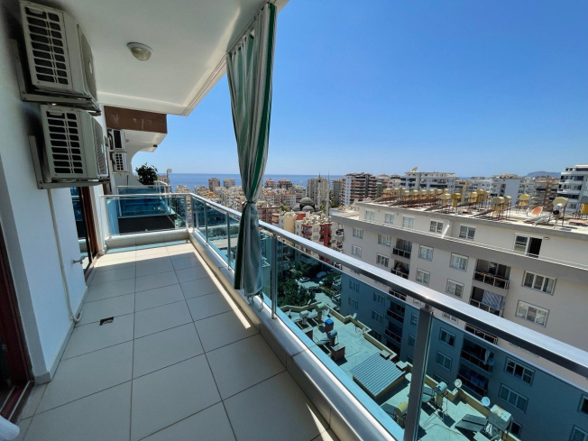 Sale of a 4+1 penthouse with a beautiful interior and magnificent views in Mahmutlar