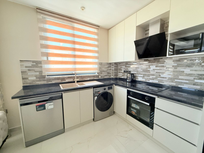 Spacious 2+1 Apartment with Stunning Sea View in the Heart of Mahmutlar!