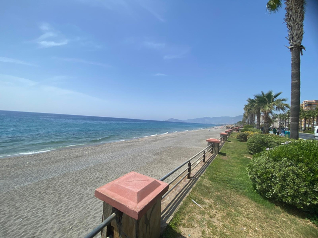 Spacious 2+1 Apartment with Stunning Sea View in the Heart of Mahmutlar!