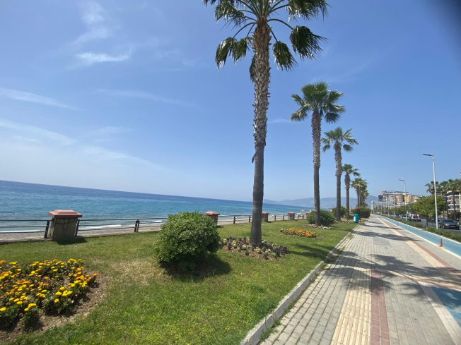 Spacious 2+1 Apartment with Stunning Sea View in the Heart of Mahmutlar!