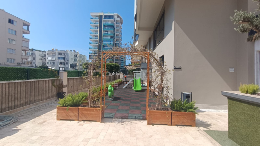 Spacious 2+1 Apartment with Stunning Sea View in the Heart of Mahmutlar!
