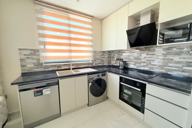 Spacious 2+1 Apartment with Stunning Sea View in the Heart of Mahmutlar!