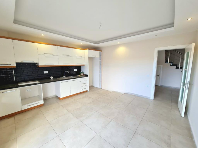 Spacious 64+1 Penthouse with Separate Kitchen and Mountain View — Citizenship & Residence Permit Eligible