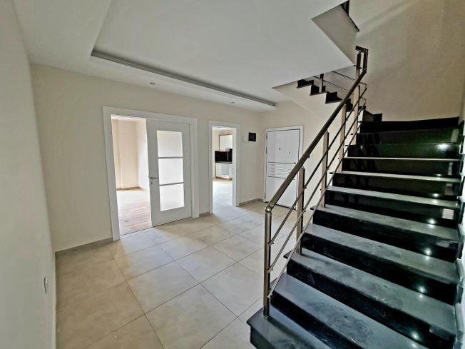 Spacious 64+1 Penthouse with Separate Kitchen and Mountain View — Citizenship & Residence Permit Eligible