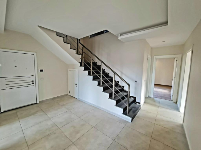Spacious 64+1 Penthouse with Separate Kitchen and Mountain View — Citizenship & Residence Permit Eligible