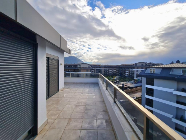 Spacious 64+1 Penthouse with Separate Kitchen and Mountain View — Citizenship & Residence Permit Eligible