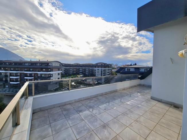Spacious 64+1 Penthouse with Separate Kitchen and Mountain View — Citizenship & Residence Permit Eligible