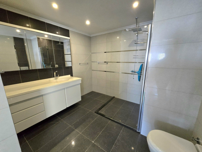 SPACIOUS 4+1 PENTHOUSE WITH UNIQUE LAYOUT — PERFECT FOR FAMILY LIVING!