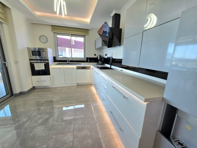 SPACIOUS 4+1 PENTHOUSE WITH UNIQUE LAYOUT — PERFECT FOR FAMILY LIVING!