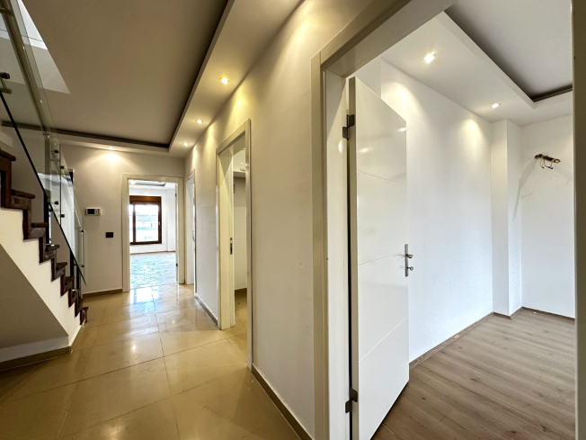 Spacious 5+1 Penthouse with Panoramic Views and Huge Terrace – Ideal for a Large Family!