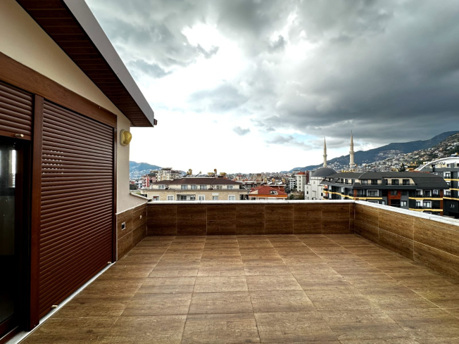 Spacious 5+1 Penthouse with Panoramic Views and Huge Terrace – Ideal for a Large Family!