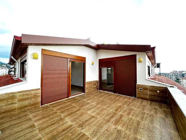Spacious 5+1 Penthouse with Panoramic Views and Huge Terrace – Ideal for a Large Family!