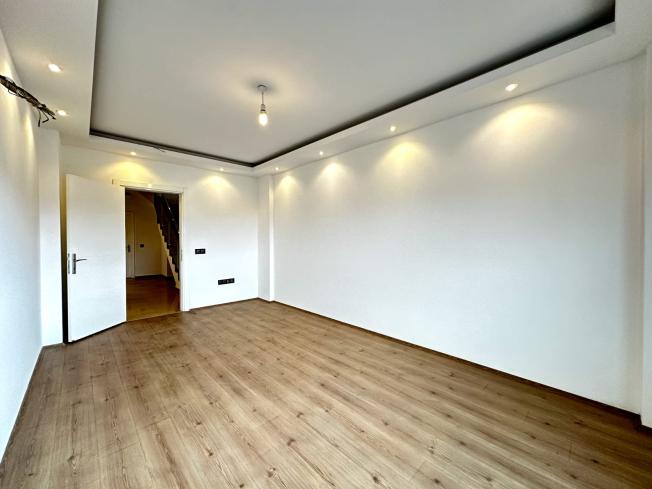 Spacious 5+1 Penthouse with Panoramic Views and Huge Terrace – Ideal for a Large Family!