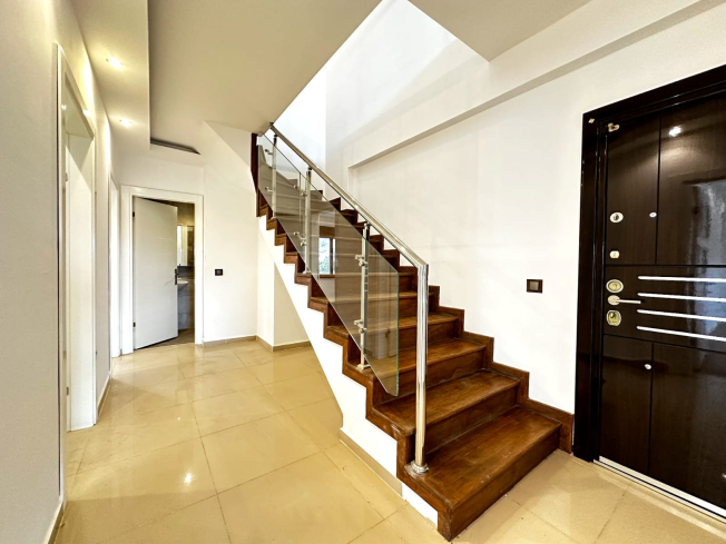 Spacious 5+1 Penthouse with Panoramic Views and Huge Terrace – Ideal for a Large Family!