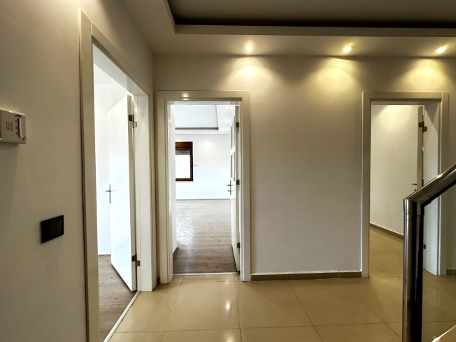 Spacious 5+1 Penthouse with Panoramic Views and Huge Terrace – Ideal for a Large Family!