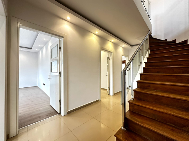 Spacious 5+1 Penthouse with Panoramic Views and Huge Terrace – Ideal for a Large Family!