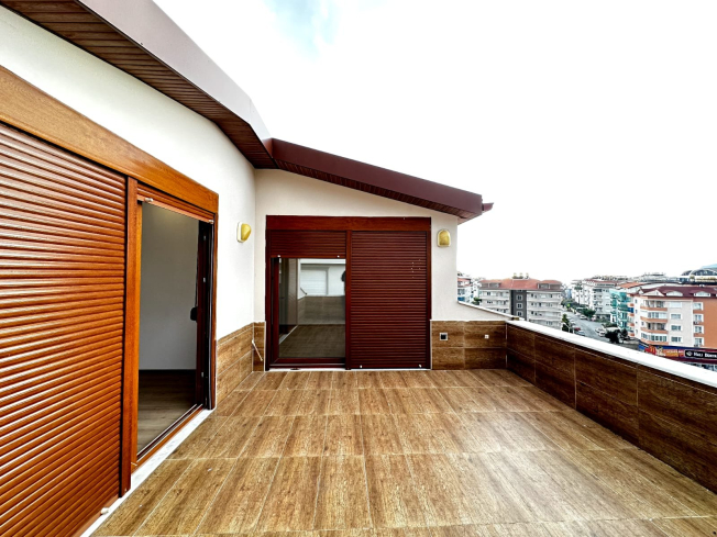 Spacious 5+1 Penthouse with Panoramic Views and Huge Terrace – Ideal for a Large Family!