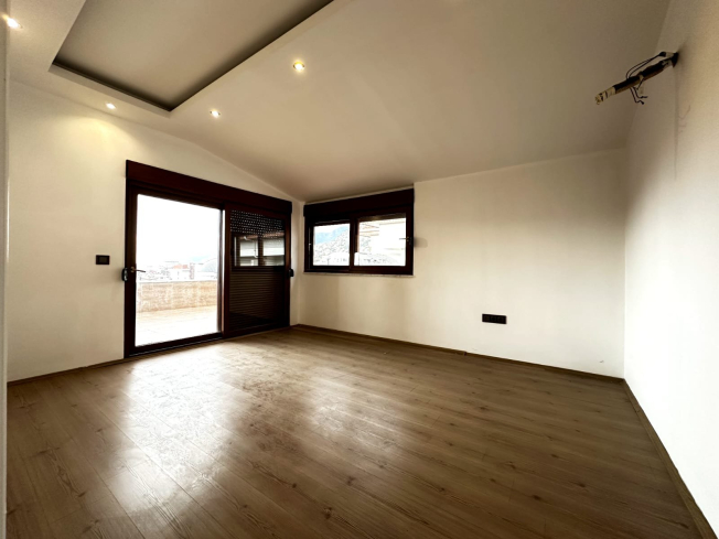 Spacious 5+1 Penthouse with Panoramic Views and Huge Terrace – Ideal for a Large Family!