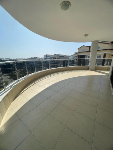 Spacious 4+1 Apartment with Separate Kitchen and Panoramic Views – Perfect for Family Living!