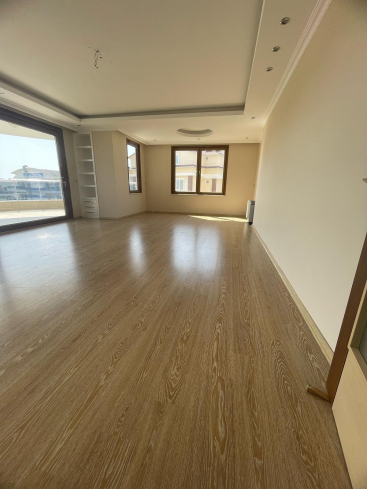Spacious 4+1 Apartment with Separate Kitchen and Panoramic Views – Perfect for Family Living!