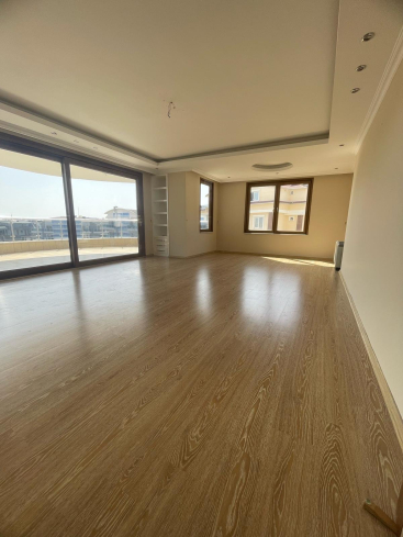 Spacious 4+1 Apartment with Separate Kitchen and Panoramic Views – Perfect for Family Living!