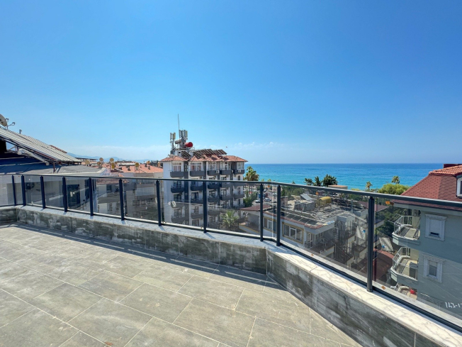 Spacious 4+1 penthouse in a brand-new building  just 50 meters from the sandy beach in the prestigious Oba area