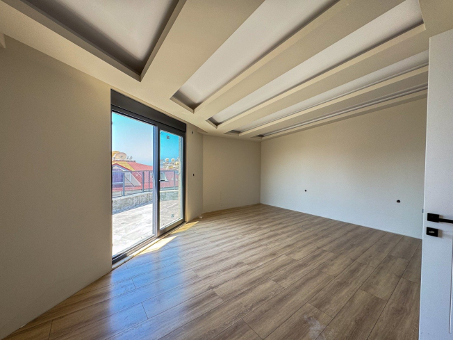 Spacious 4+1 penthouse in a brand-new building  just 50 meters from the sandy beach in the prestigious Oba area
