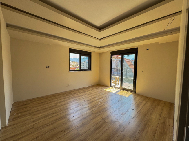 Spacious 4+1 penthouse in a brand-new building  just 50 meters from the sandy beach in the prestigious Oba area