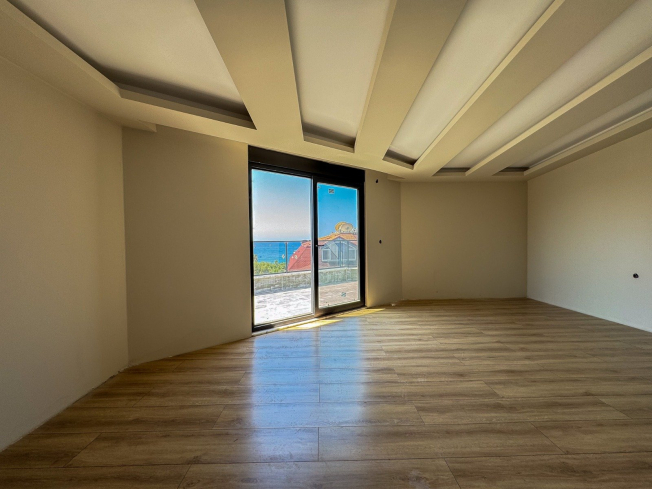 Spacious 4+1 penthouse in a brand-new building  just 50 meters from the sandy beach in the prestigious Oba area