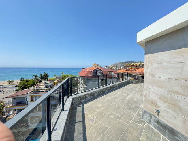 Spacious 4+1 penthouse in a brand-new building  just 50 meters from the sandy beach in the prestigious Oba area