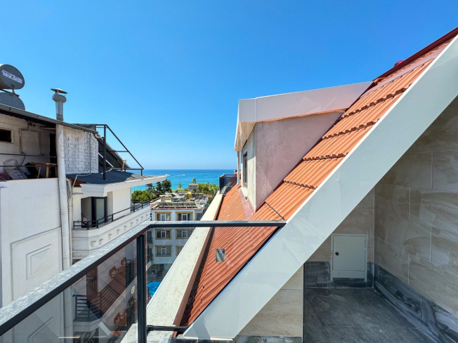 Spacious 4+1 penthouse in a brand-new building  just 50 meters from the sandy beach in the prestigious Oba area