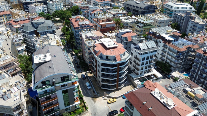 Spacious 4+1 penthouse in a brand-new building  just 50 meters from the sandy beach in the prestigious Oba area