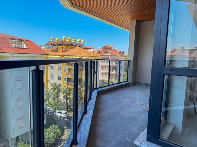 Spacious 4+1 penthouse in a brand-new building  just 50 meters from the sandy beach in the prestigious Oba area