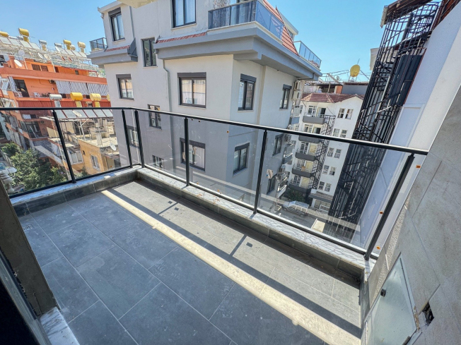 Spacious 4+1 penthouse in a brand-new building  just 50 meters from the sandy beach in the prestigious Oba area