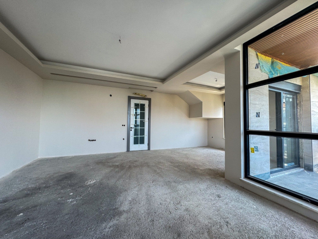 Spacious 4+1 penthouse in a brand-new building  just 50 meters from the sandy beach in the prestigious Oba area
