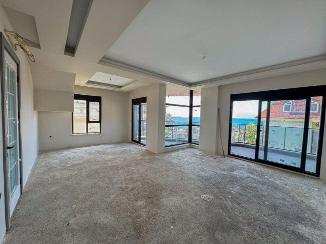 Spacious 4+1 penthouse in a brand-new building  just 50 meters from the sandy beach in the prestigious Oba area