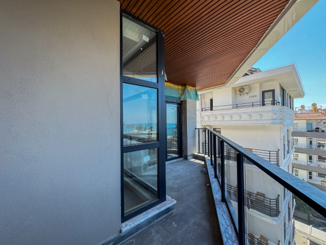 Spacious 4+1 penthouse in a brand-new building  just 50 meters from the sandy beach in the prestigious Oba area
