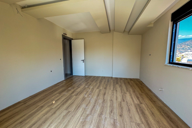Spacious 4+1 penthouse in a brand-new building  just 50 meters from the sandy beach in the prestigious Oba area