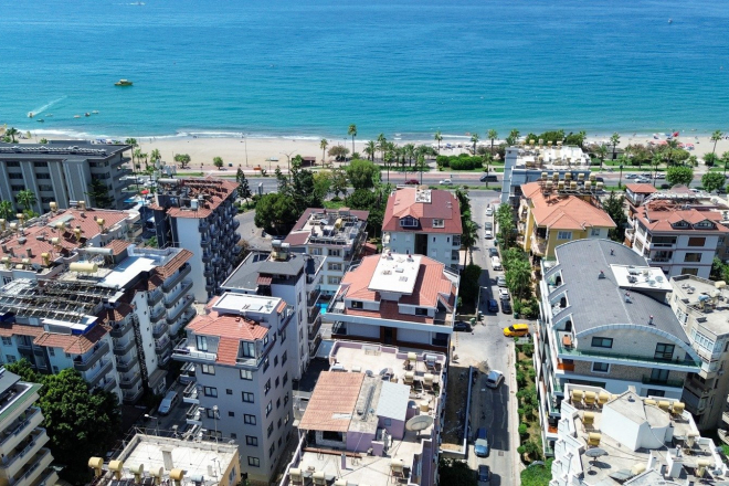 Spacious 4+1 penthouse in a brand-new building  just 50 meters from the sandy beach in the prestigious Oba area