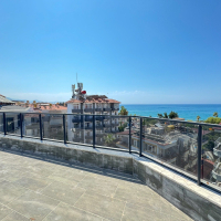 Spacious 4+1 penthouse in a brand-new building  just 50 meters from the sandy beach in the prestigious Oba area