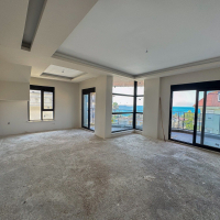 Spacious 4+1 penthouse in a brand-new building  just 50 meters from the sandy beach in the prestigious Oba area