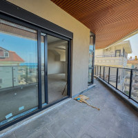 Spacious 4+1 penthouse in a brand-new building  just 50 meters from the sandy beach in the prestigious Oba area